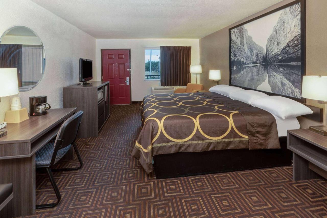 Hotel Super 8 By Wyndham Seguin Exterior foto