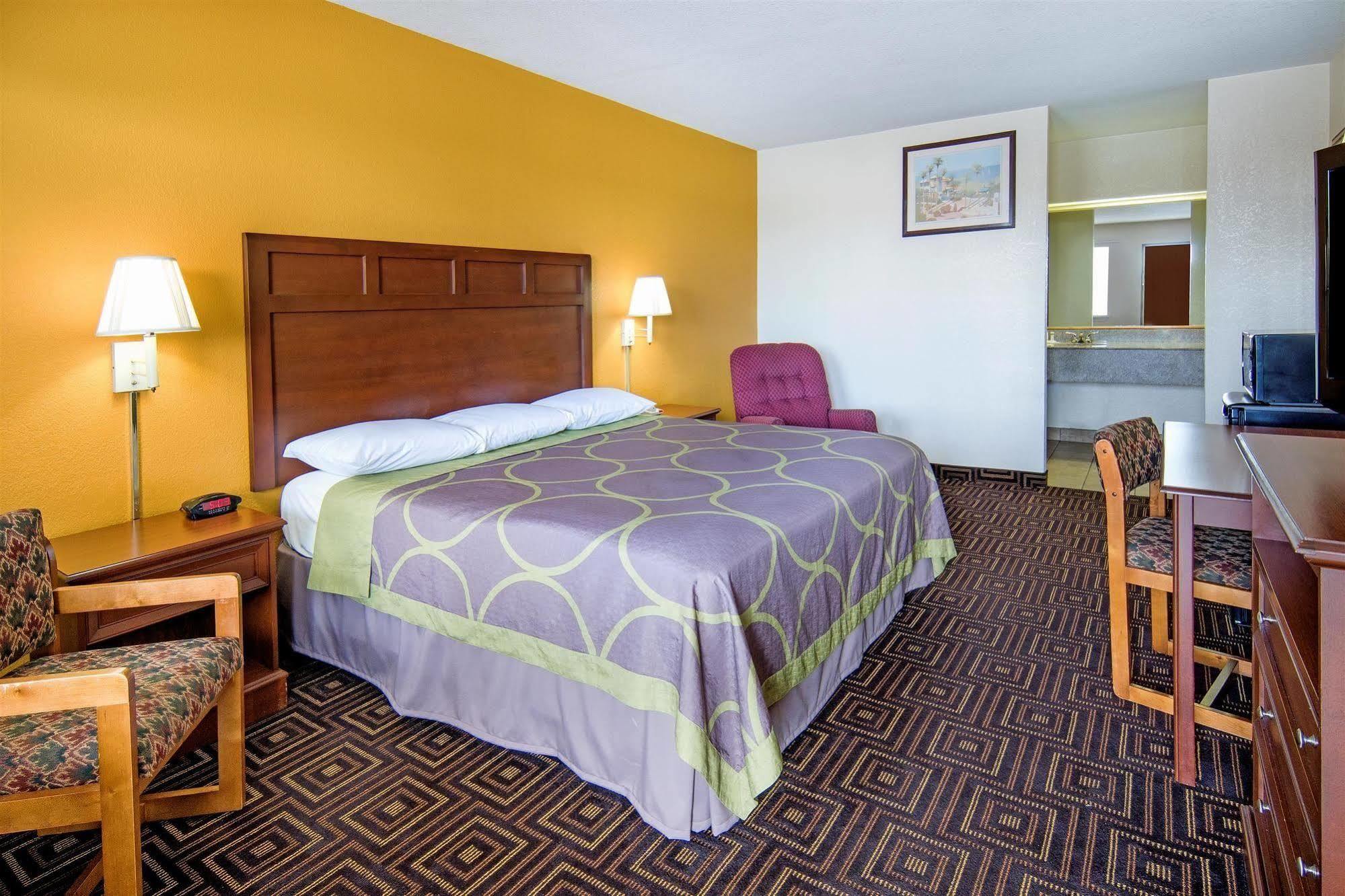 Hotel Super 8 By Wyndham Seguin Exterior foto